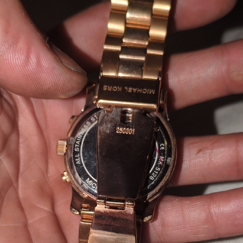 Michael Kors Rose Gold Women's Watch - Picture 3 of 4